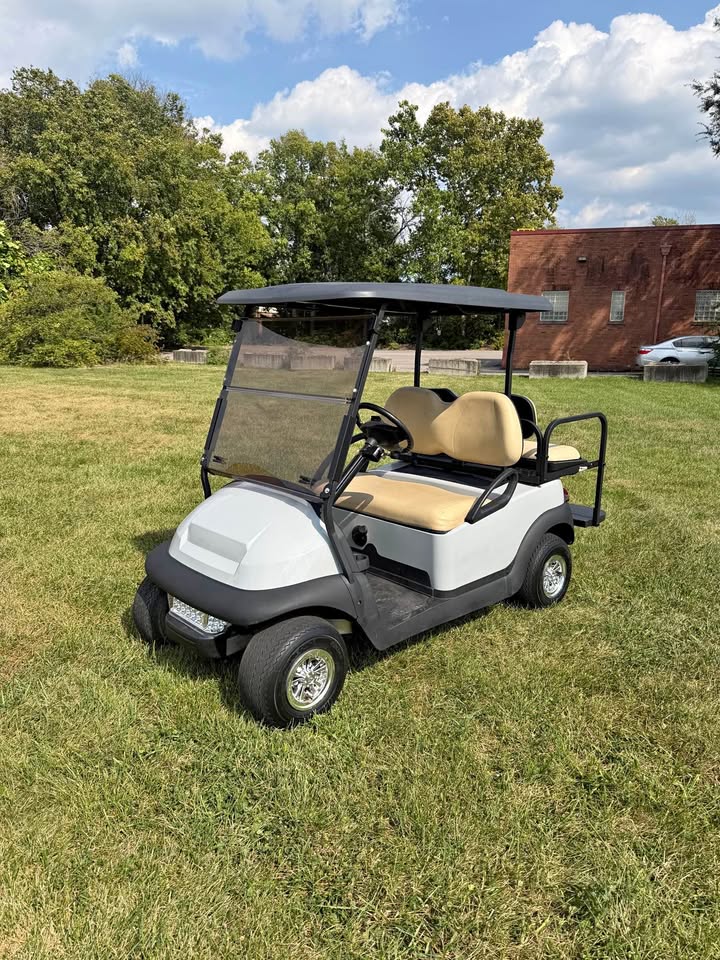 2018 Gas Club Car Precedent serviced ready to go.